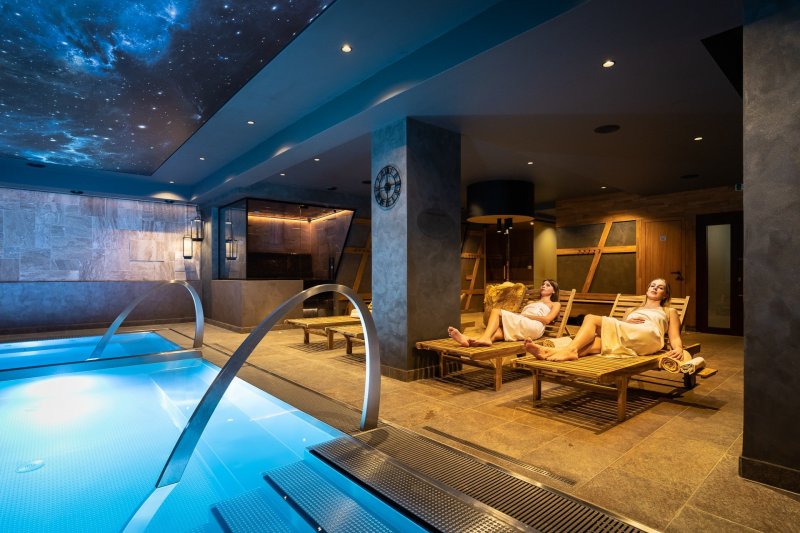 Vnútorný bazén vo Wellness & Relax Zone v hoteli Sitno