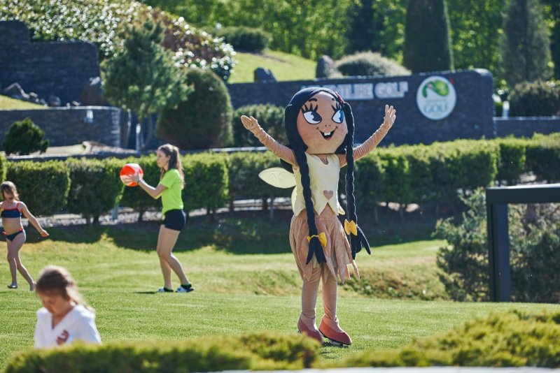 Svetluška a animátori zabávajú deti  - Hotel Sitno