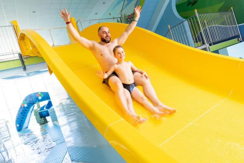 Otec sa šmýka v Hoteli Sitno - Trinity Hotels.sk 