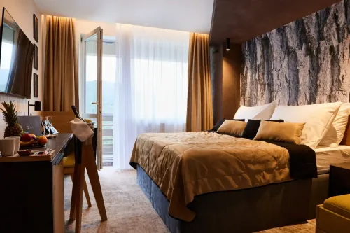 Štýlovo zariadená Dvojlôžková izba v Hoteli Sitno - Trinity Hotels.sk 